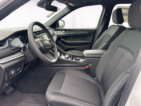 New 2025 Jeep Grand Cherokee Laredo X w/ Luxury Tech Group I AWD/4WD image 9