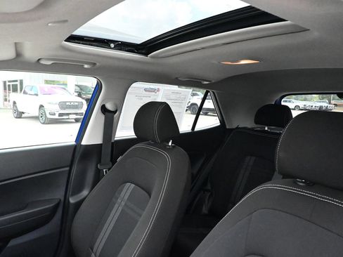 Used 2025 Hyundai Venue SEL FWD image 20