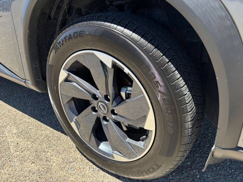 Used 2025 Nissan Rogue SV FWD image 32