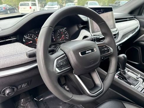 Used 2024 Jeep Compass Latitude AWD/4WD image 19