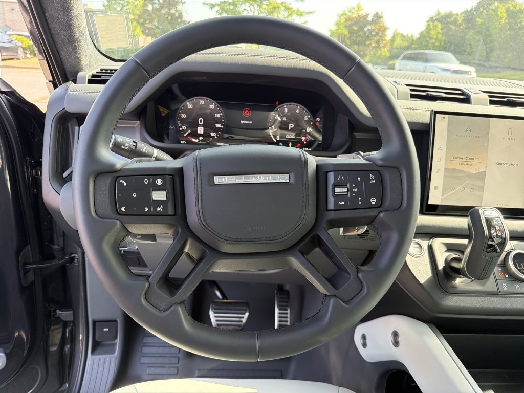Used 2025 Land Rover Defender 110 V8 AWD/4WD image 21