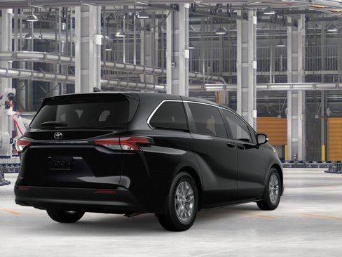 New 2026 Toyota Sienna LE image 11