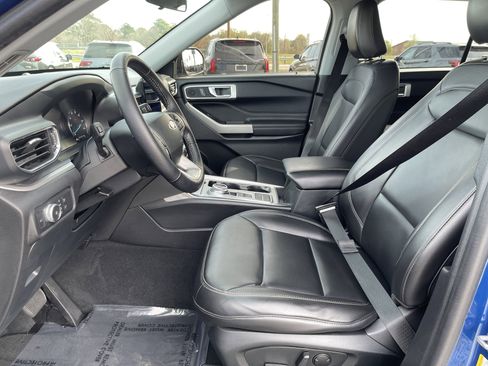 Used 2022 Ford Explorer XLT w/ Equipment Group 202A image 14