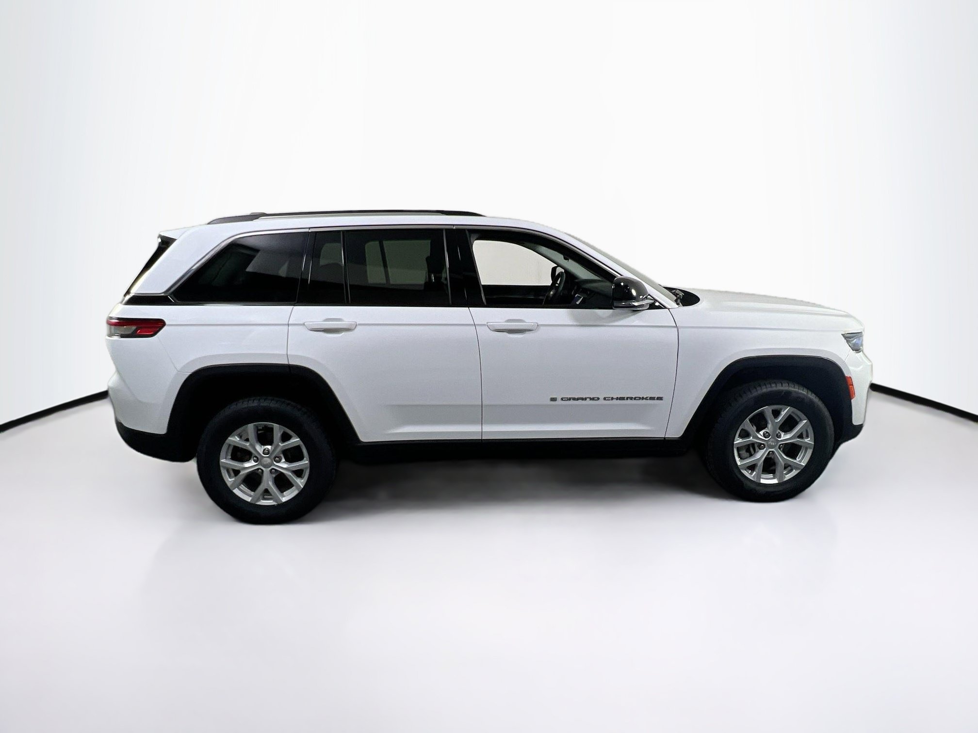 Used 2023 Jeep Grand Cherokee Limited AWD/4WD image 4