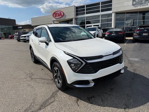 Used 2024 Kia Sportage LX AWD/4WD image 4