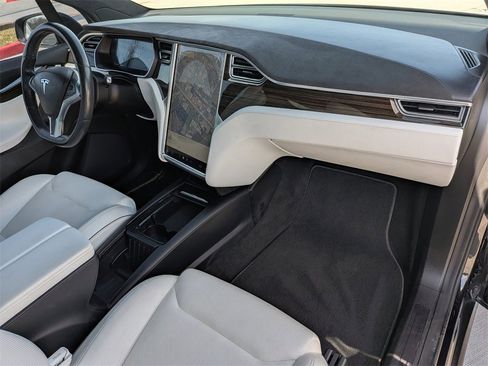 Used 2016 Tesla Model X Performance image 29