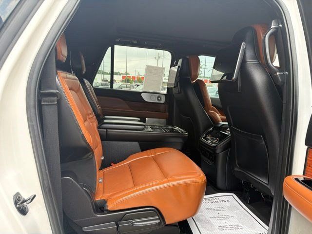 Used 2020 Lincoln Navigator L Reserve w/ Equipment Group 208A Reserve AWD/4WD image 22