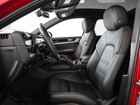 Certified 2025 Porsche Cayenne Coupe image 5
