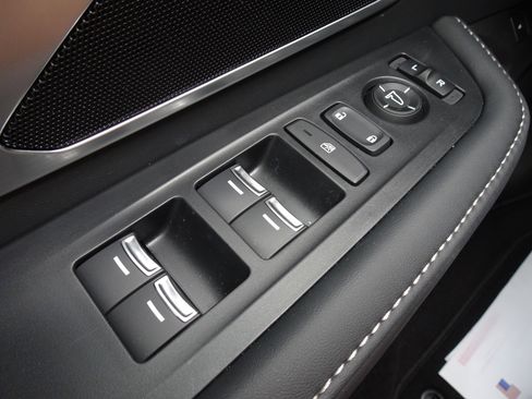 Used 2025 Acura RDX SH-AWD image 24