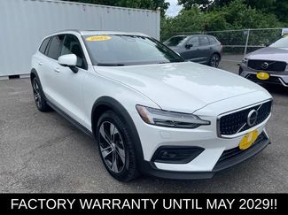 Used 2025 Volvo V60 B5 Cross Country Plus AWD/4WD video 1