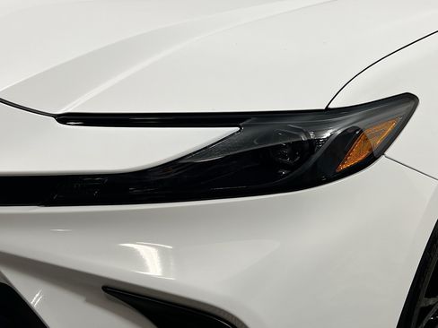 Used 2025 Toyota Camry SE FWD image 12