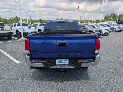 Used 2022 Toyota Tacoma SR5 w/ Black Out Package (TMS) AWD/4WD image 4