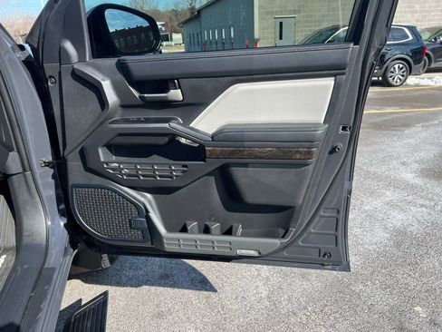 Used 2024 Toyota Tacoma Limited w/ Limited Package (LT) image 19