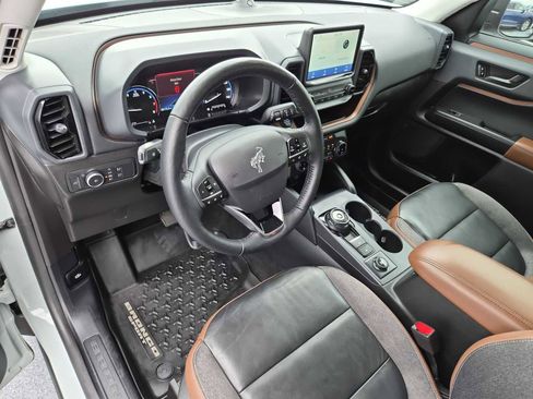 Used 2022 Ford Bronco Sport Outer Banks w/ Tech Package image 2