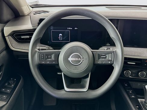 Used 2025 Nissan Kicks SV image 18