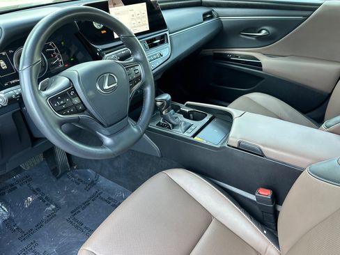 Used 2025 Lexus ES 300h w/ Premium Package FWD image 4