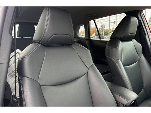 Used 2023 Toyota Corolla Cross XLE image 18