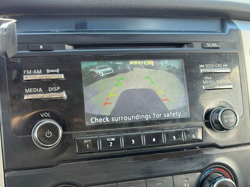 Used 2018 Nissan Titan 4x4 Crew Cab image 16
