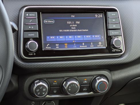 New 2025 Nissan Kicks Play S image 18