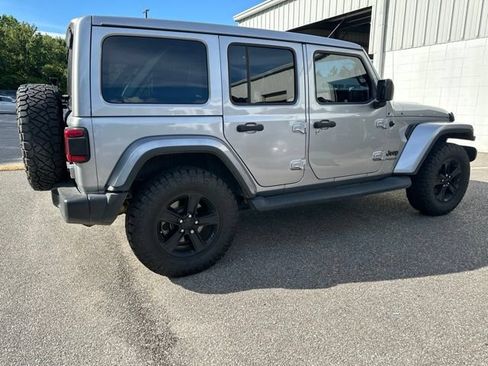 Used 2021 Jeep Wrangler Unlimited Sahara AWD/4WD image 5