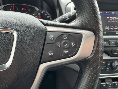 Used 2024 GMC Terrain SLE w/ Driver Convenience Package image 17