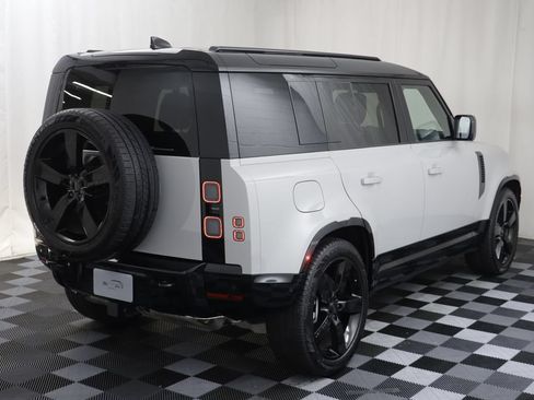Certified 2026 Land Rover Defender 110 X-Dynamic SE AWD/4WD image 19