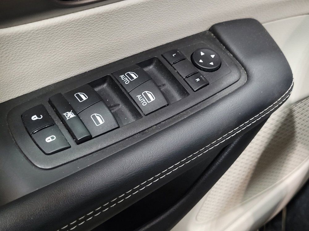 Used 2023 Chrysler Voyager LX FWD image 27