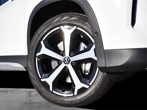 New 2026 Volkswagen Tiguan SE image 3