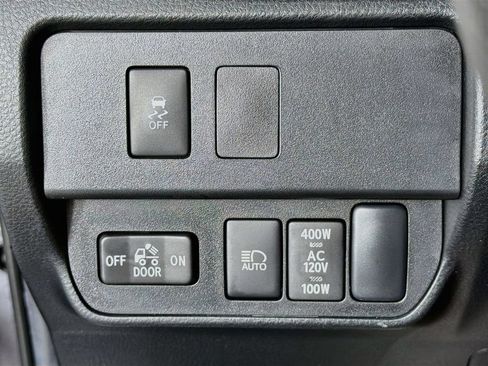 Used 2022 Toyota Tacoma TRD Sport w/ Technology Package AWD/4WD image 15