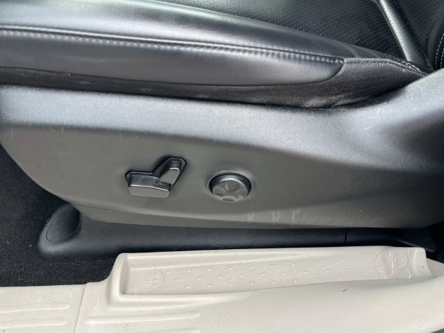 Used 2023 Chrysler Pacifica Touring-L FWD image 30
