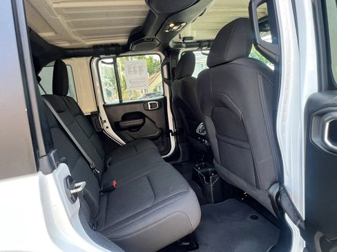Used 2020 Jeep Wrangler Unlimited Sport S AWD/4WD image 32