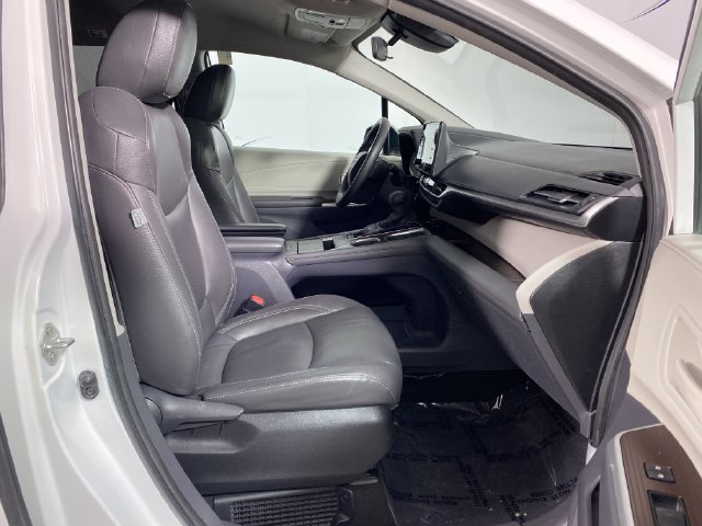 Used 2023 Toyota Sienna LE FWD image 9