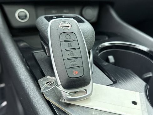 Used 2023 Nissan Rogue SV w/ SV Premium B Package image 23