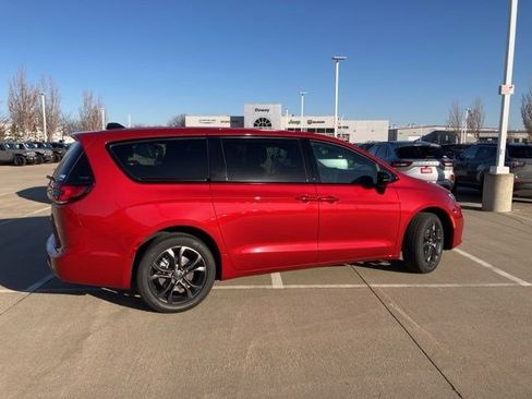 New 2026 Chrysler Pacifica Select AWD/4WD image 5