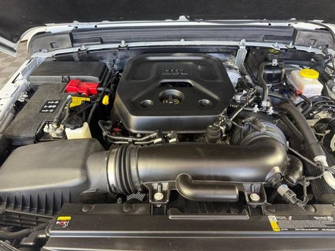 Used 2025 Jeep Wrangler Unlimited Sahara AWD/4WD image 12