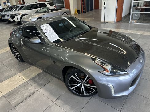 Used 2018 Nissan 370Z w/ Sport Package image 7