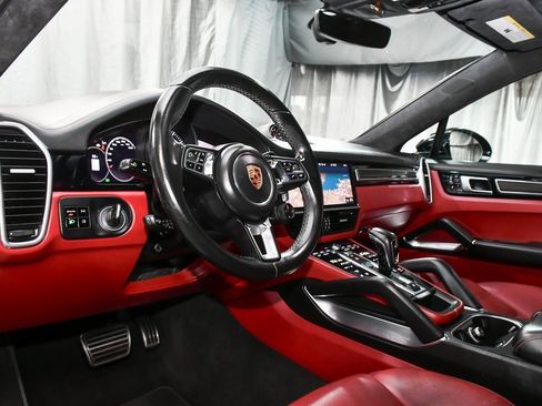 Used 2021 Porsche Cayenne Turbo w/ Assistance Package image 18