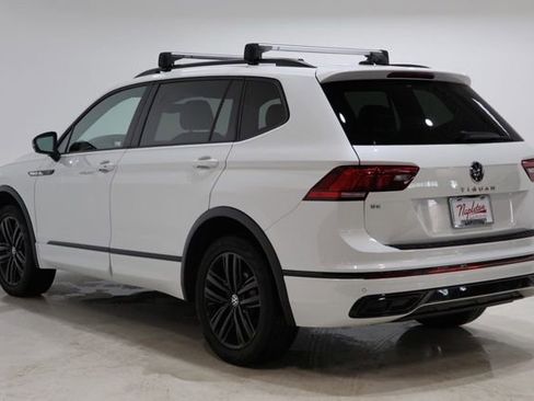 Used 2022 Volkswagen Tiguan SE R-Line AWD/4WD image 6