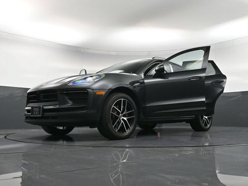 Certified 2026 Porsche Macan AWD/4WD image 37