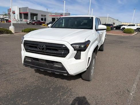 Used 2024 Toyota Tacoma SR5 AWD/4WD image 5