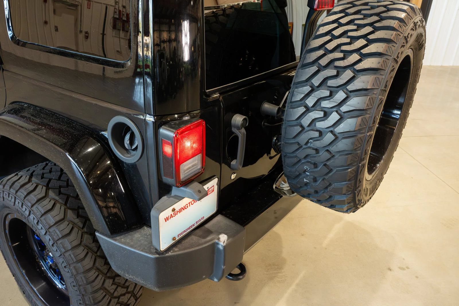 Used 2018 Jeep Wrangler Unlimited Sahara w/ Connectivity Group AWD/4WD image 24