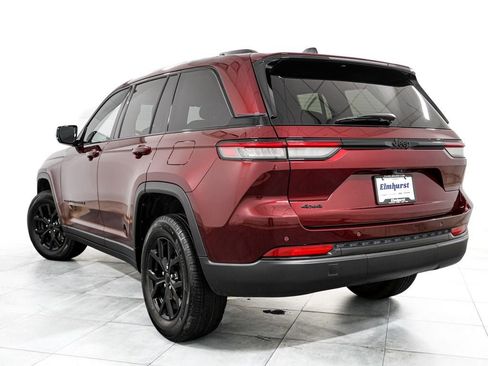 Used 2025 Jeep Grand Cherokee Altitude AWD/4WD image 5