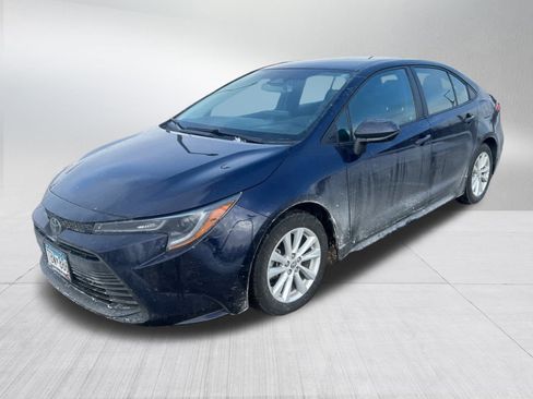Used 2024 Toyota Corolla LE w/ LE Convenience Package image 3