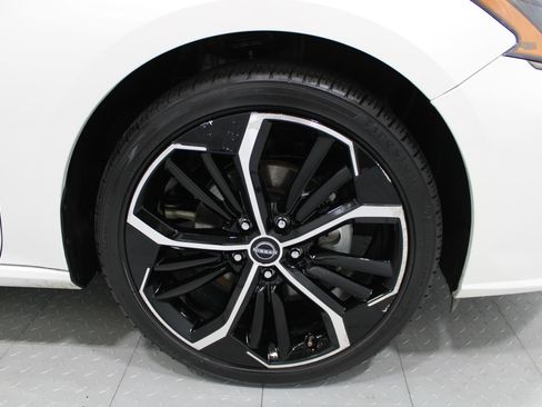 Used 2024 Nissan Altima 2.5 SR FWD image 5