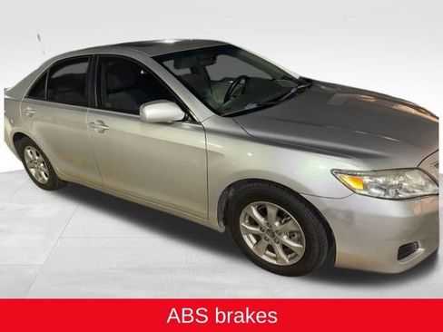 Used 2011 Toyota Camry LE image 4