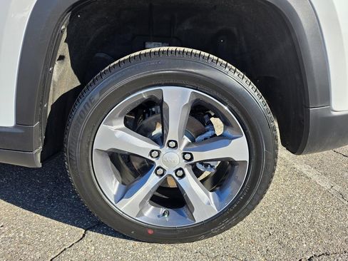 New 2026 Jeep Grand Cherokee Limited RWD image 10