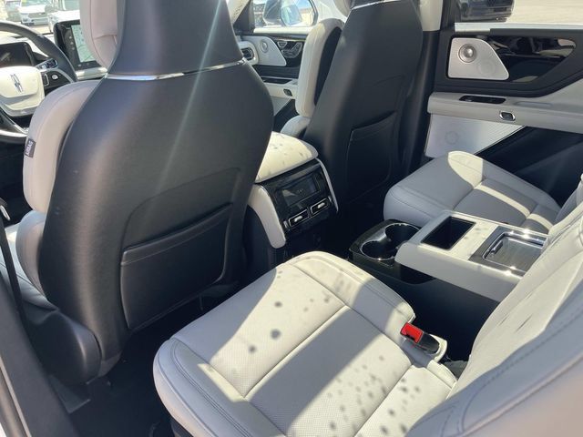 New 2026 Lincoln Aviator Reserve AWD/4WD image 18