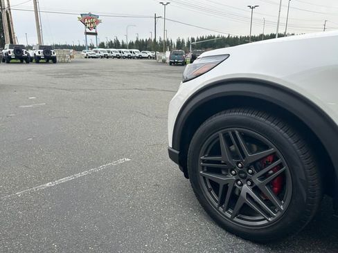 New 2026 Ford Explorer ST w/ Sun And Sound Package image 28