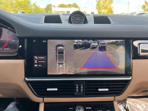 Used 2019 Porsche Cayenne Turbo AWD/4WD image 30