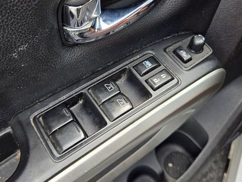Used 2017 Nissan Titan SL RWD image 26
